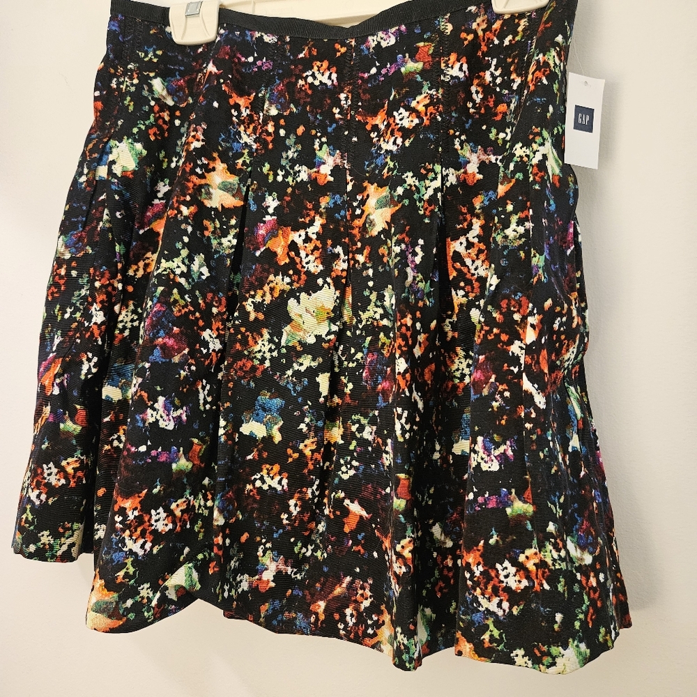 *NWT* GAP Multicolored Skirt Size 8